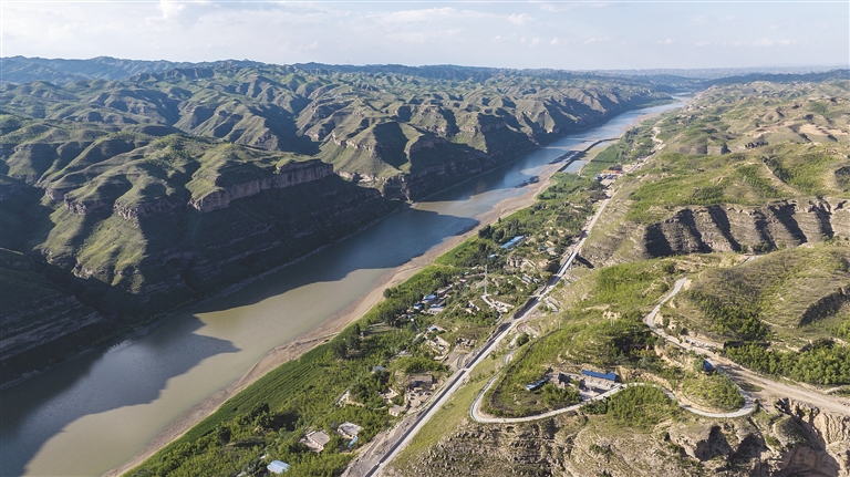 吕梁新闻网首页>首页>吕梁新闻>位于石楼县小蒜镇的转角村是个紧邻