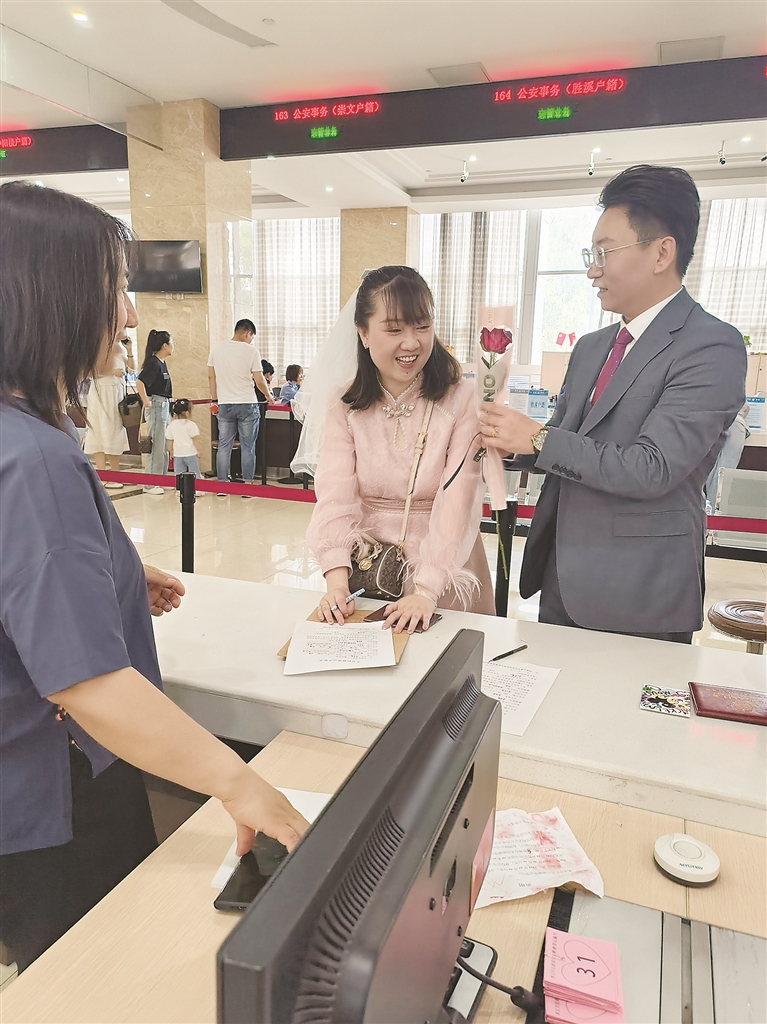 浪漫守护 见证幸福__吕梁新闻网