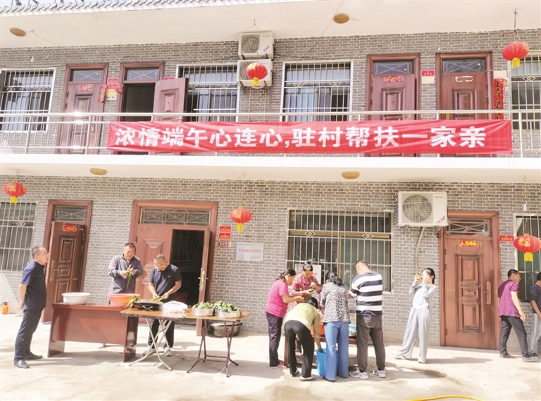 石楼县李家庄村工作队开展"浓情端午心连心 驻村帮扶一家亲"主题党日